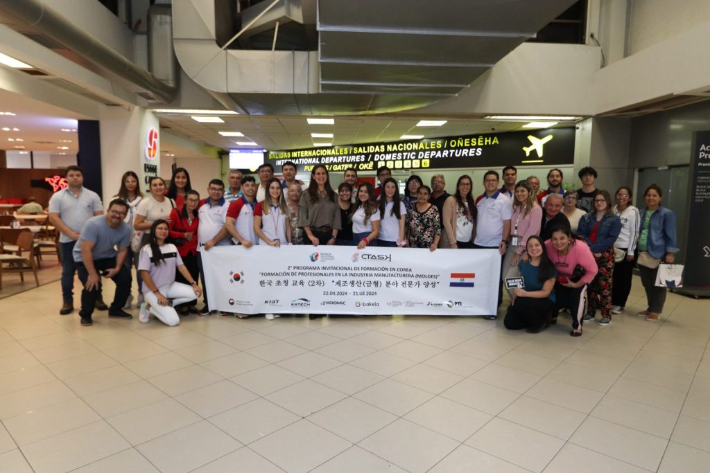 Hacia la vanguardia automotriz: jóvenes becarios parten a Corea