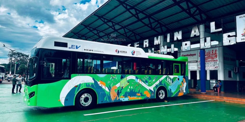 Hernandarias pone en marcha buses eléctricos ante crisis del transporte urbano