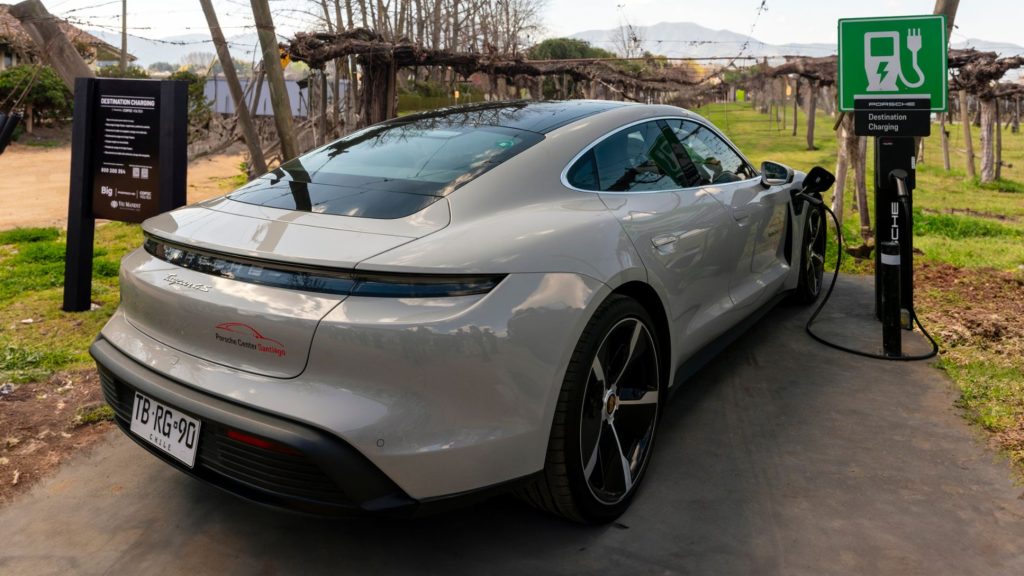 Chile impulsa la movilidad eléctrica con más flota y puntos de carga