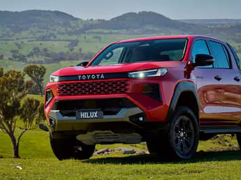 Toyota revela la nueva Hilux con versiones eléctrica e híbrida